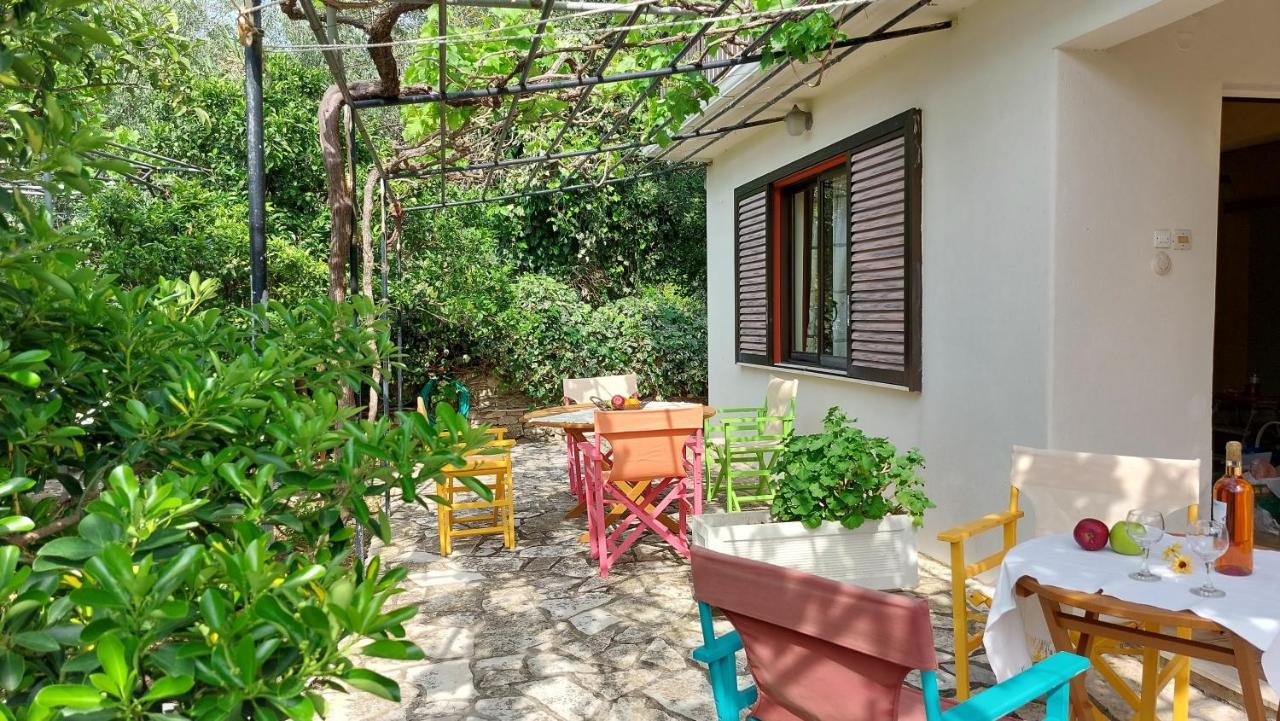 Lourantos Studios & Apartments Vathy  Exterior foto